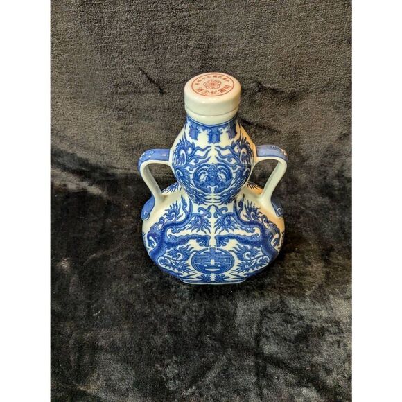 Vintage blue and white Chinese gourd wine bottle